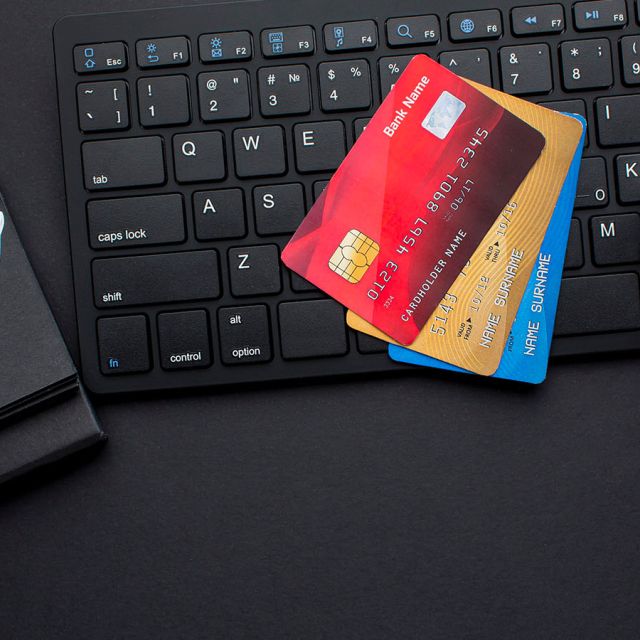 Διαρροή 2 εκατ. τραπεζικών καρτών στο dark web