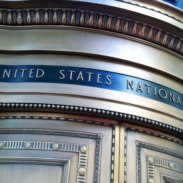 100 δισ. απέσυραν οι καταθέτες από τις τράπεζες των ΗΠΑ