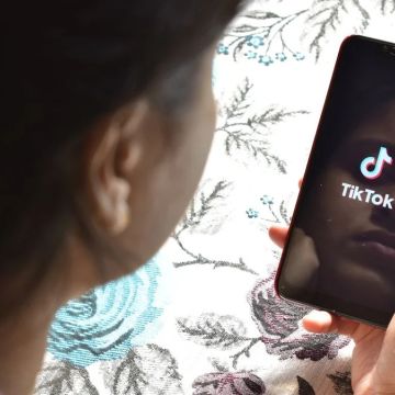 Το TikTok προστατεύει τους ανήλικους χρήστες του
