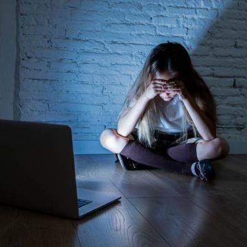 Τι είναι το sextortion και τι πρέπει να προσέξουν οι γονείς