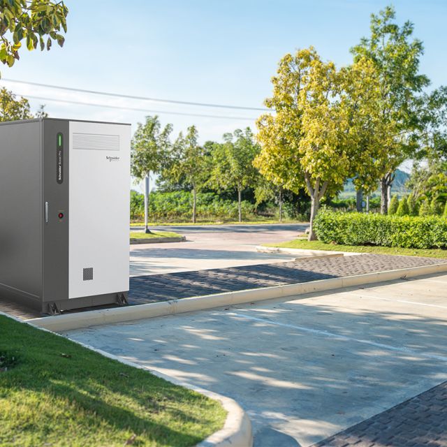 Schneider Boost Pro: Υπερσύγχρονη λύση τοπικής αποθήκευσης ενέργειας με μπαταρίες