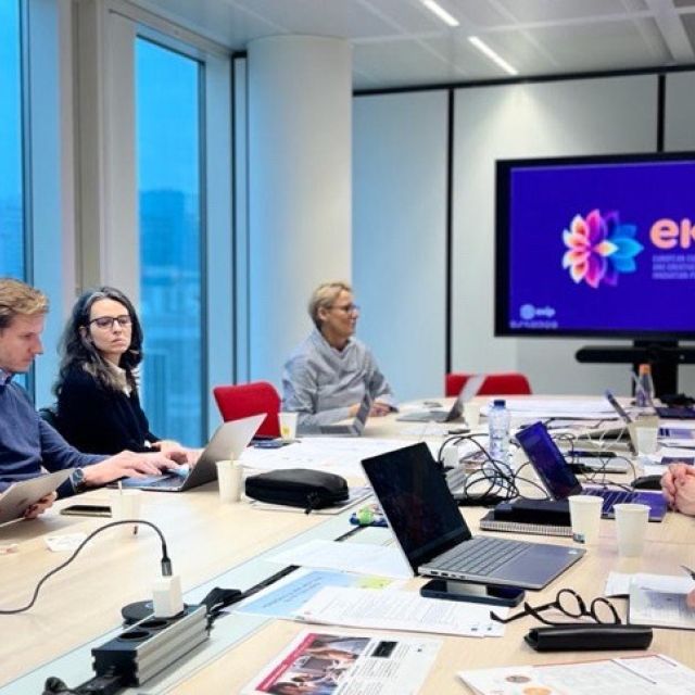 Το ekip λανσάρει το Knowledge Bank