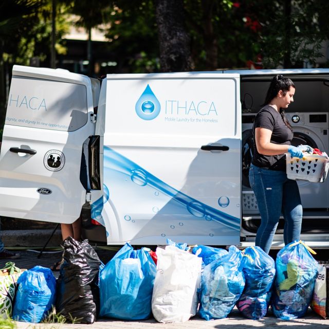 LG και Ithaca στηρίζουν άτομα χωρίς στέγη