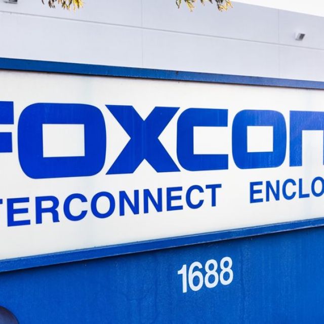 Foxconn: Μείωση στα έσοδα Οκτωβρίου