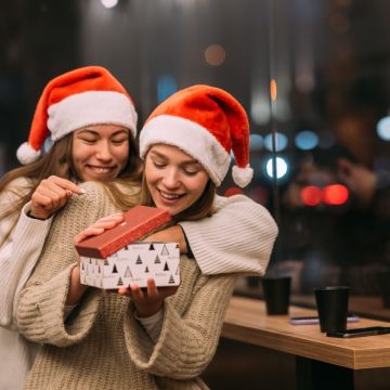 Συγκρατημένες αγορές από τους Έλληνες καταναλωτές τις φετινές γιορτές