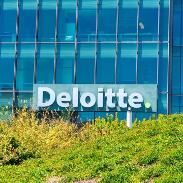 Νέες δυνατότητες ΤΝ για την πλατφόρμα Omnia της Deloitte