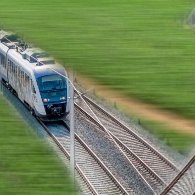 Έπεσαν οι υπογραφές για το μεγαλύτερο έργο σιδηροδρομικής υποδομής