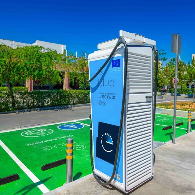 Ολοκληρωμένη εμπειρία φόρτισης για EVs με την bluePass