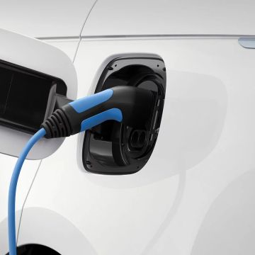 1/2 νέα αυτοκίνητα στην Ελλάδα είναι υβριδικό