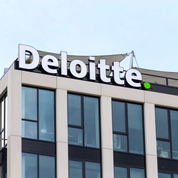 Η Deloitte χρηματοδοτεί την κατασκευή 17 νέων σχολικών μονάδων
