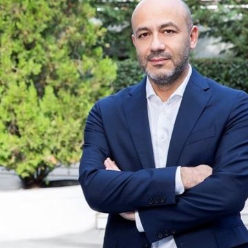Ο Δ. Παπακανέλλου στην ομάδα της ΕΥ