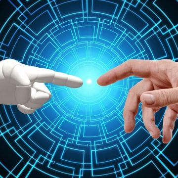 Εκπαίδευση 2.000 δημοσίων υπαλλήλων σε cloud και AI