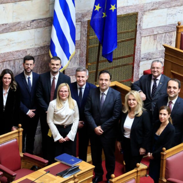 Υπερψηφίστηκε το ν/σ για την ίδρυση ελληνικού εργοστασίου ΤΝ