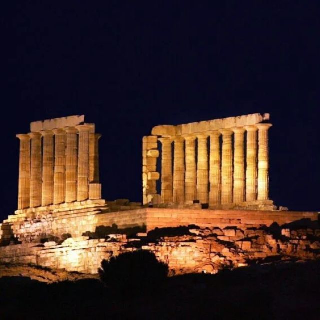 Η Metlen φωταγωγεί τον ναό του Ποσειδώνα στο Σούνιο