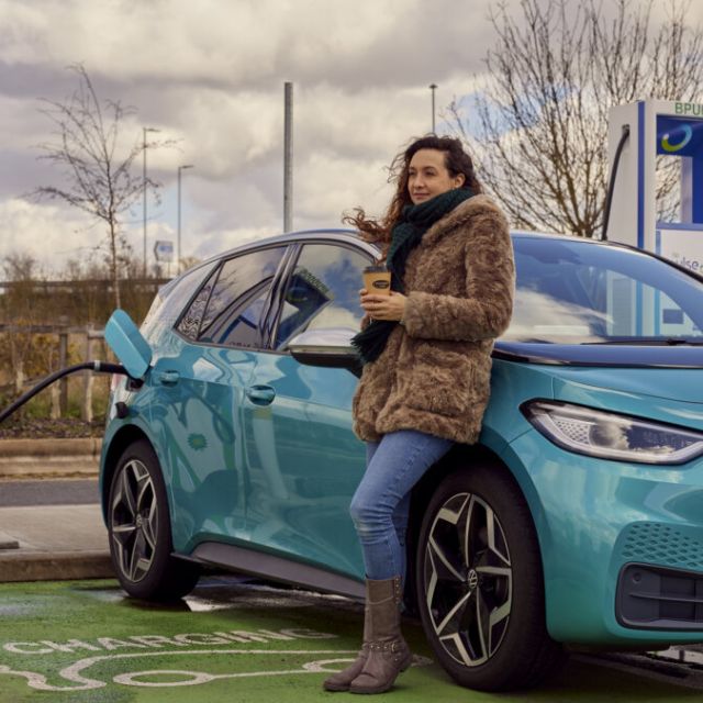 Συνεργασία Volkswagen Group και BP για ανάπτυξη δικτύου ταχυφορτιστών
