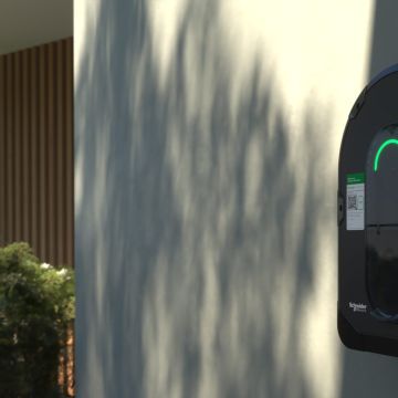 Schneider Charge Pro: Νέος επαγγελματικός φορτιστής ηλεκτροκίνησης