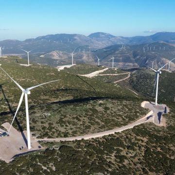 Ο Όμιλος ΔΕΗ κατασκεύασε αιολικό πάρκο στη Στερεά Ελλάδα