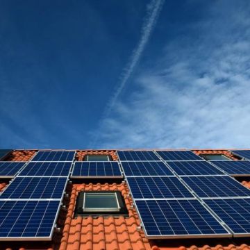 Οι επιδοτήσεις για τα φωτοβολταϊκά στη στέγη