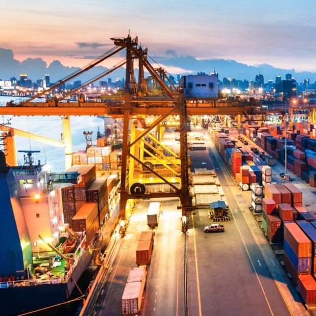 Στα 38,37 δισ. ευρώ το έλλειμμα του εμπορικού ισοζυγίου το 2022