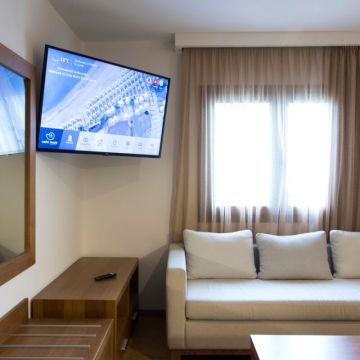 LG Pro:Centric Direct και Netflix στα δωμάτια του Creta Maris