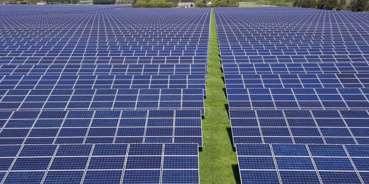 ΔΕΗ και Mytilineos: Νέα φωτοβολταϊκά έργα 2000MW σε 4 χώρες