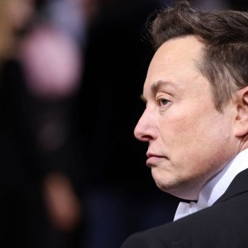 Ο Elon Musk επανήλθε στην κορυφή