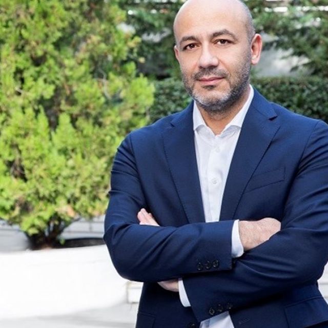 Ο Δ. Παπακανέλλου στην ομάδα της ΕΥ