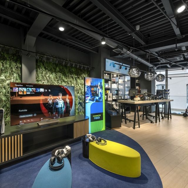 Νέα ψηφιακή εμπειρία στα καταστήματα Cosmote